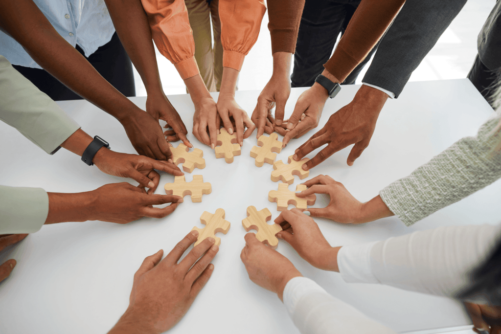 pieces-image-work-together-team (1)